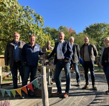 GPS Geschäftsführer, GPS Mitarbeiter und Spender für einen Spielplatz.