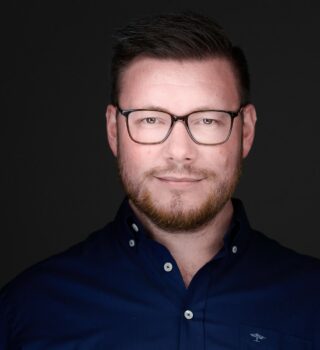 Portrait von einem GPS Mitarbeiter namens Marcel Menze. Er ist die Leitung Verbund Jugend und Arbeit "JuA".