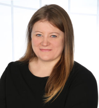 Eine GPS Mitarbeiterin namens Katharina Maier. Sie ist die Leitung vom Wohnverbund Ammerland bei der GPS.