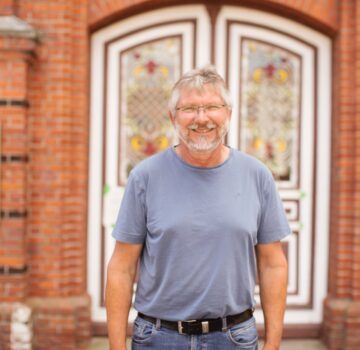 Ein ehemaliger GPS Leiter von der GPS Schule an der Deichbrücke namens Hans-Hermann Kickler im Juni 2022.