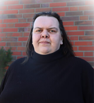 Eine GPS Mitarbeiterin namens Stefanie Schmidt. Sie ist die Leitung vom GPS Windrad Wilhelmshaven Windrad 1.