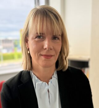 Eine GPS Mitarbeiterin namens Yvonne Brandt. Sie ist die Büroleitung der Geschäftsführung bei der GPS.