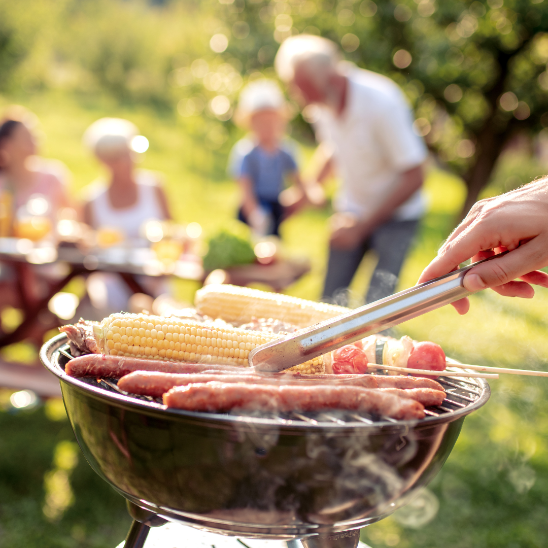 Grillen und Essen in Gemeinschaft
